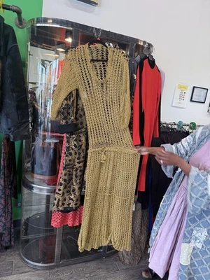 Vestido maxi vintage de crochê dourado M/G - Imagem 1 de 4