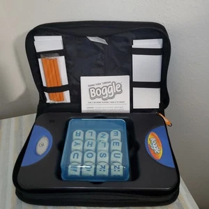 BOGGLE 2003 DELUXE Game Travel Edition Zipper Folio Black Case Hasbro COMPLETE - Picture 1 of 9