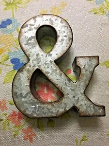 & SYMBOL OF UMPERSAND TIN SING WALL DECOR - Picture 1 of 5