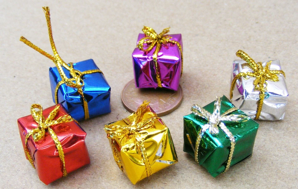 6 Wrapped 1.5cm Cube Presents Tumdee 1:12 Scale Dolls House Gift Accessory 2302 - Image 1 of 1