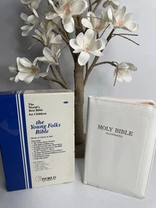 The Young Folks Bible World Publishers weißes Etui mit Reißverschluss in Schachtel - Bild 1 von 15