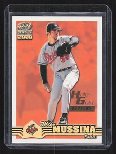 2000 Pacific Paramount #32 Mike Mussina Holo Gold /199