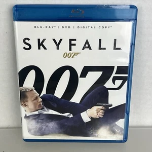 007 Bond Skyfall 2012 Blu-ray + DVD Daniel Craig Javier Bardem Naomie Harris - Picture 1 of 3