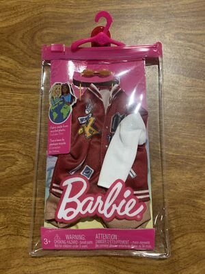 Paquete de moda Barbie para muñeca Ken con chaqueta universitaria, pantalones cortos y gafas de sol NUEVO Foto 1 de 2
