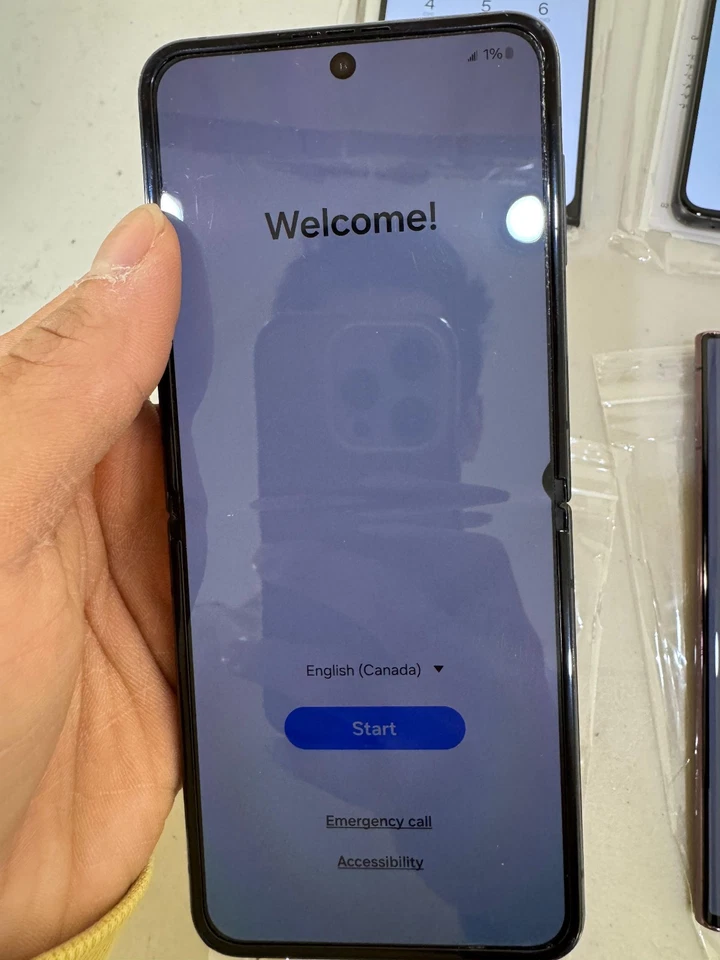 Samsung Galaxy Z Flip 5 - 512GB - Unlocked - Fully Functional - LCD Black Spot - Image 1 of 4