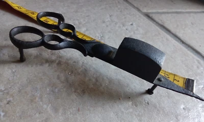 Ancienne Mouchette à Bougies Ciseaux Eteignoir Fer Forgé Art Populaire - Photo 1/4