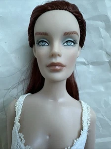 Tonner 2010 Ultra Basic Pelirroja 13" Revlon Muñeca de Moda Vestida - Imagen 1 de 17