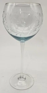 Globo de cristal azul brezo claro Lenox copa de vino enredaderas grabadas 8" - Imagen 1 de 9