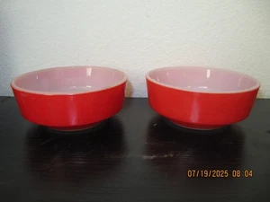 2 Federal Schalen Glas rot klein hitzebeständig 5" breit 2" hoch stapelbar Glas - Bild 1 von 3