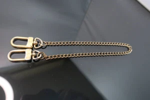 Louis Vuitton Monogram Portafoglio Catena Cinturino Oro Portachiavi Borsa Charm 33cm - Foto 1 di 7