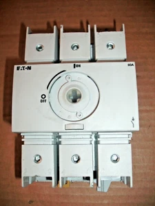 EATON R9C3100U DIN MOUNT NON-FUSED 3 POLE 600V DISCONNECT SWITCH SEE 2ND PIC - Picture 1 of 3