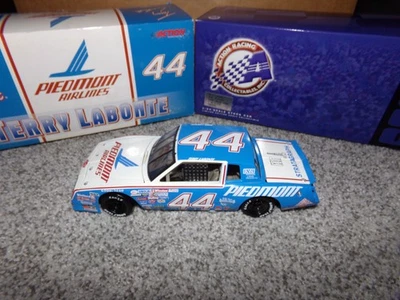 1/24 Terry Labonte #44 Piedmont Airlines 1984 acción NASCAR DIECAST Foto 1 de 4