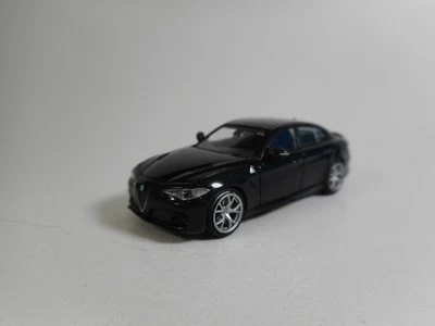 Minichamps 1:87 2017 Alfa Romeo Giulia Quadrifoglio Modello Finitto - Immagine 1 di 4