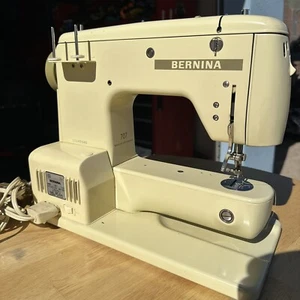 Bernina 707 Minimatic Sewing Machine With Pedal READ FOR PARTS OR REPAIR - Picture 1 of 11