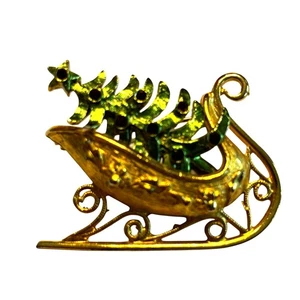 Broche de Navidad vintage trineo dorado con árbol verde y adornos rojos firmado MYLU - Imagen 1 de 7