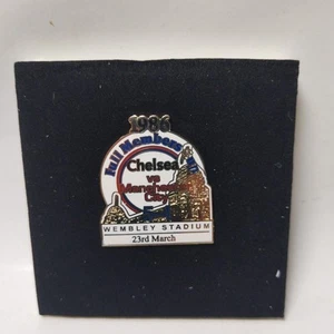 Chelsea Danbury Mint Pin Badge 1986 Full Members Cup Football Metal Wembley - Picture 1 of 5