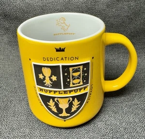 Taza Lealtad Universal Studios Wizarding World of Harry Potter Hufflepuff Crest - Imagen 1 de 12