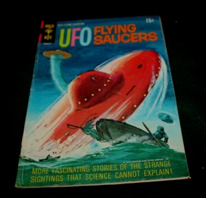 UFO FLYING SAUCERS Comic grade 8.0 Combined Shipping available - Picture 1 of 3