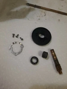 Conjunto de engranaje/rodamiento de piñón Mitchell 4450. # 834 - Imagen 1 de 4
