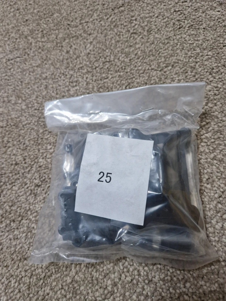 DEAGOSTINI BUILD YOUR OWN HUMMER H1 RC CAR #25 FRONT SHOCK STAY + BULKHEADS - Image 1 of 1