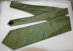 Claiborne Green Polka Dot Tie 100% Imported Handmade Silk 57" Length 4" Width - Imagen 1 de 2