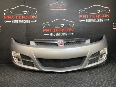 07-10 CUBIERTA PARACHOQUES DELANTERO SATURNO SKY CON LUCES Y PARRILLA PLATA PERLA 67U Foto 1 de 4