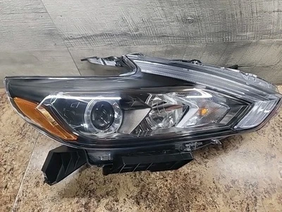 Faro halógeno del lado derecho del pasajero Nissan Altima 2016-2018 Depo Foto 1 de 4