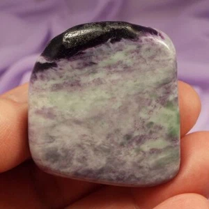 Piedra lisa rara Kammererite y Serpentine 30 g SN33679 - Imagen 1 de 4