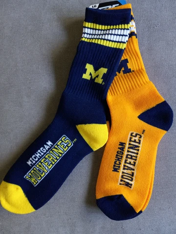 🏉Michigan Wolverines NCAA For Bare Feet Size LARGE 4 Stripe Socks 2 Pack🏀 Cover