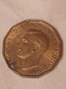 1943 Great Britain 3 Pence - Brass Coin - Picture 1 of 2