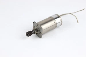 Motor eléctrico soviético (9 - 12 voltios) DPR - 42 - F 1 - 03 Motor eléctrico vintage - Imagen 1 de 8