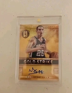 Baloncesto Panini Gold Standard Nando De Colo Gold Strike Spurs 2010 - Imagen 1 de 2