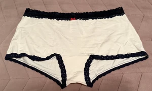 Victoria's Secret ROSA Logo Blanco Algodón Ribete de Encaje Boyshort Panty ~ GRANDE ~ ¡NUEVO CON ETIQUETAS! - Imagen 1 de 4
