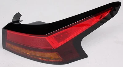 Lente de lámpara trasera halógena lado pasajero derecho Nissan Altima OEM agrietada Foto 1 de 4