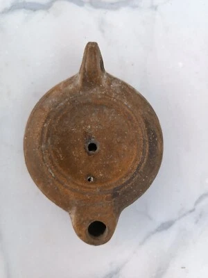 Ancienne lampe à huile en terre cuite - Photo 1/4