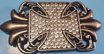 4.25" Plata Oscura Metal Hebilla Cinturón Flor De Lis Cruz Fin de Semana Accesorio Picadora Foto 1 de 4
