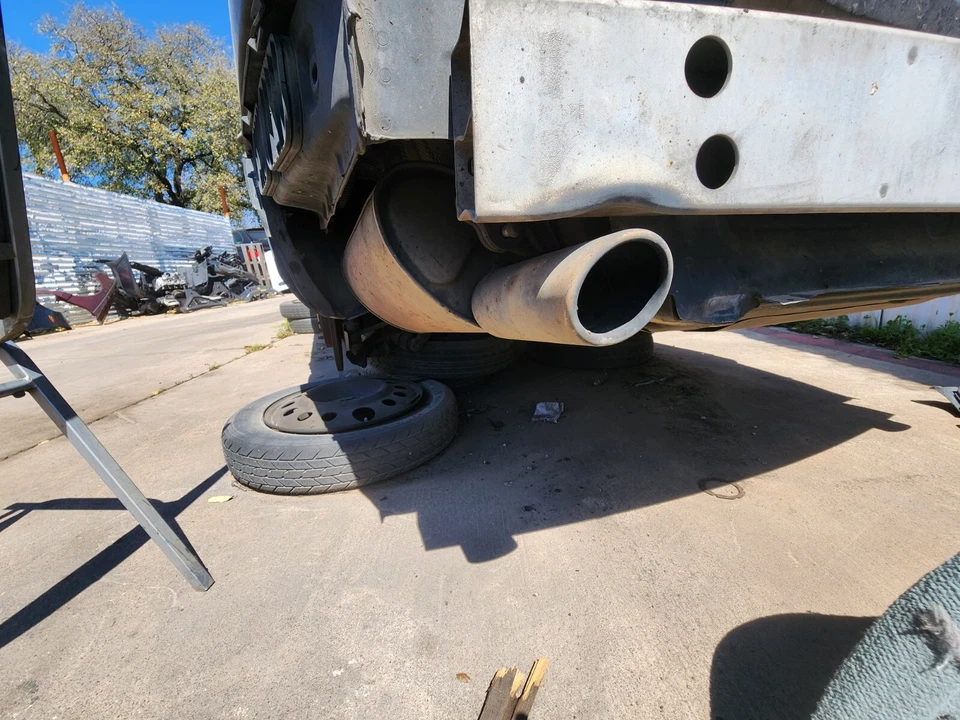 2004 2005 2006 2007 2008 2009 JAGUAR XJ8 XJR SUPER V8 VANDEN PLAS LEFT  MUFFLER - Image 1 of 1