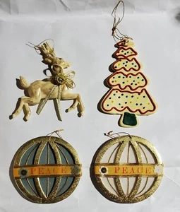 4 adornos navideños vintage: 2 espuma "Paz" y aspecto de masa reno y pino - Imagen 1 de 2