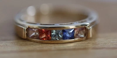 Elegante anillo de zafiro de Madagascar de oro amarillo de 9 quilates talla N 2,7 g no es chatarra Foto 1 de 4