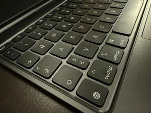 Apple Magic Keyboard für iPad Pro 11" schwarz (M4) deutsch - Bild 1 von 5
