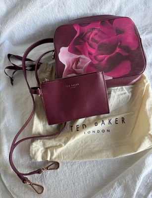 Bolso Bandolera Ted Baker Patrón Rosa. Ciruela y rosa. Juego de monedero y bolso a juego Foto 1 de 4