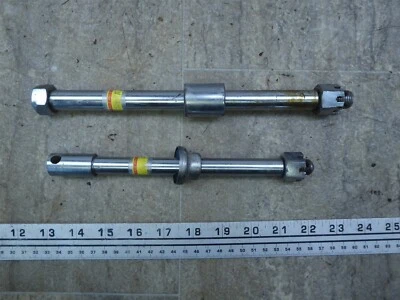 Suzuki S32-2 Olympian S604-1A 1966) Juego de pernos de eje de rueda delantera y trasera Foto 1 de 4