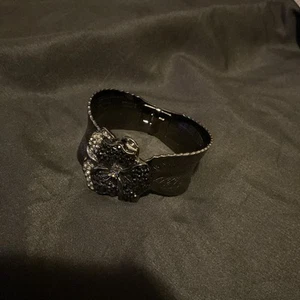 Womens Bangle Fashion Bracelet Rhinestones Gold Tone Beautiful - Picture 1 of 6