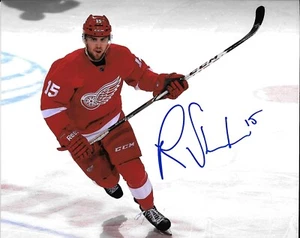 RILEY SHEAHAN SIGNED AUTOGRAPHED DETROIT RED WINGS 8" X 10" PHOTO W/ COA - Picture 1 of 1
