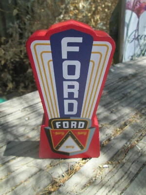 Pantalla de madera Ford Victoria V8 PARA TIENDA CORONA HOT ROD ESTÁNDAR DE LUJO  Foto 1 de 3