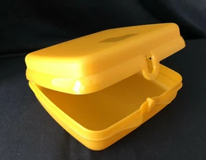 Tupperware Sandwich Keeper Sellos con Bisagras Crayones Artesanías Color Papaya Nuevo - Imagen 1 de 4