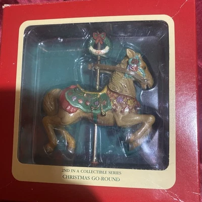 Рождественский Go Round карусель лошадь 1991 Carlton открытки украшения реликвия коллекции - Изображение 1 из 4