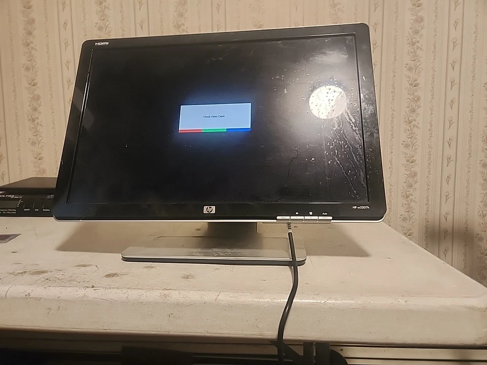 HP W2207h 22" Widescreen LCD Monitor w/Built-in Speaker USB 2.0 VGA HDMI  - Image 1 of 4