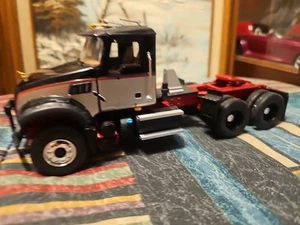 First Gear 1:34 Scale 1960 Mack - Picture 1 of 24