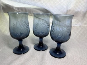 Pfaltzgraff Yorktowne Blue Footed Wine Water Glasses Goblets 8oz 5-1/2" Set of 3 - Picture 1 of 5